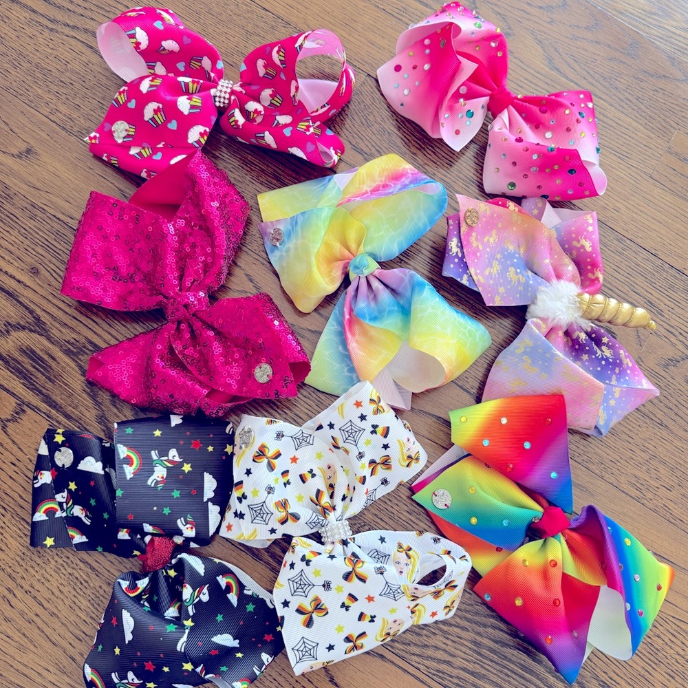 Jojo Siwa bows!